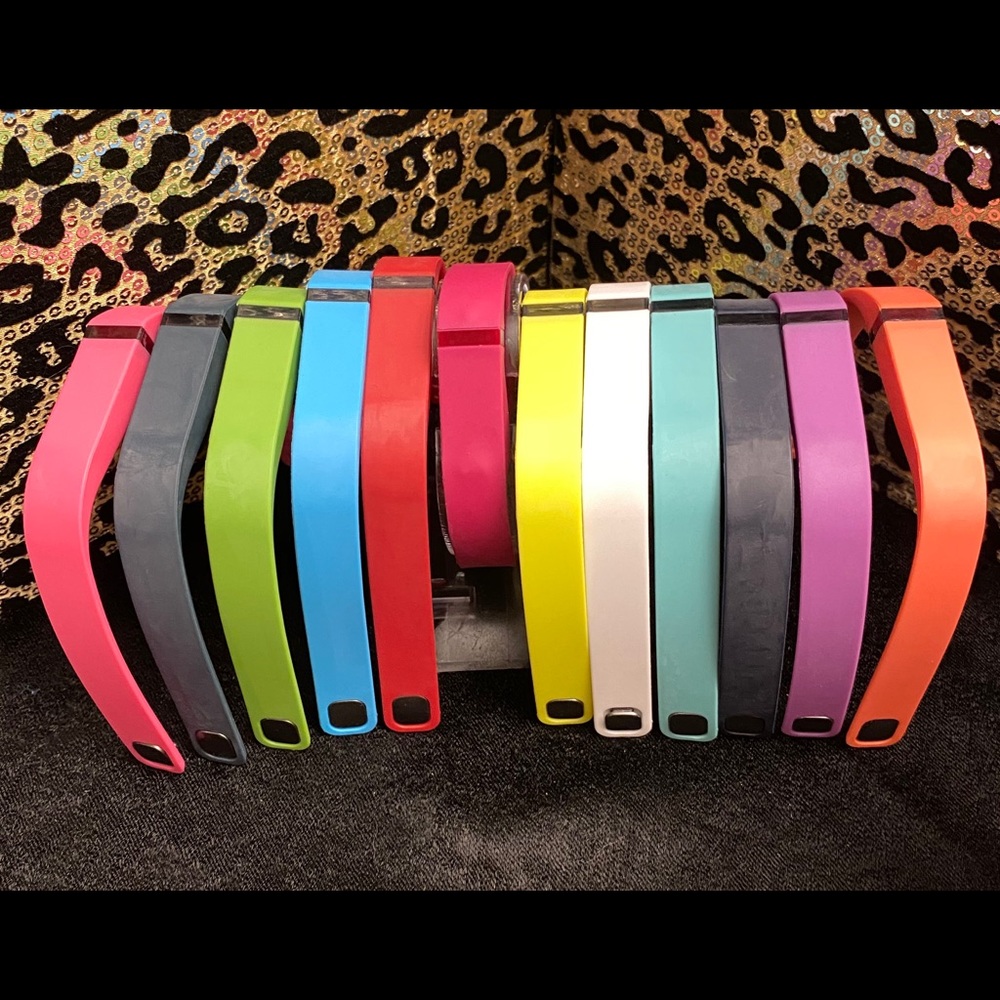 Brand New FITBIT FLEX with Charger Plus an Assortment of Colored Bands, Size L
